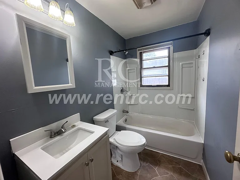 717 W Columbia St #W — Photo 4