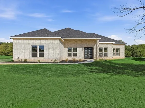 2304 Candlestick Dr, Granbury, TX 76049