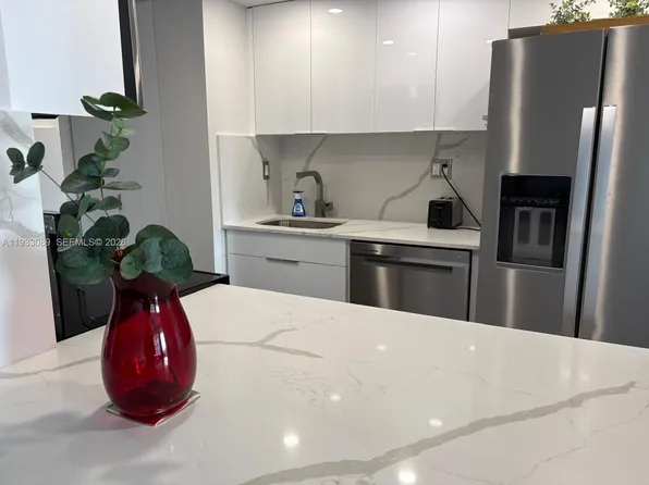 251 174th St APT 1215, Sunny Isles Beach, FL 33160