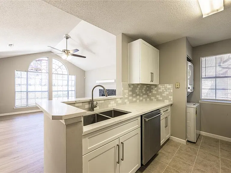 1107 Sandy Lane Dr — Photo 10