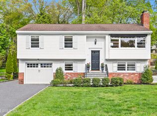 17 Fado Ln, Cos Cob, CT 06807