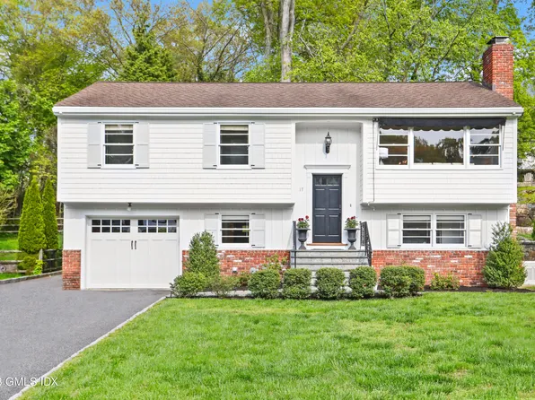 17 Fado Ln, Cos Cob, CT 06807