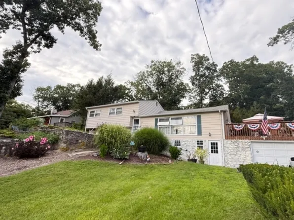19 Lakeside Dr, Vernon Twp., NJ 07461