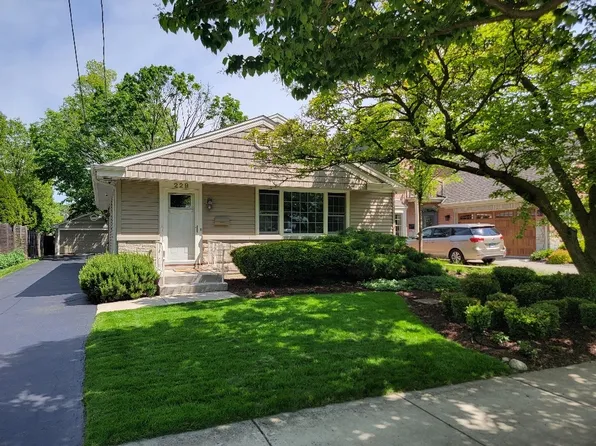 229 Fuller Rd, Hinsdale, IL 60521