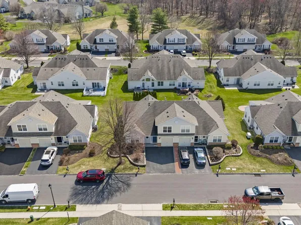 15 Lady Slipper Ln, Langhorne, PA 19047