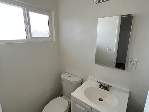 5th image of 3222 Santa Monica Blvd APT 2
