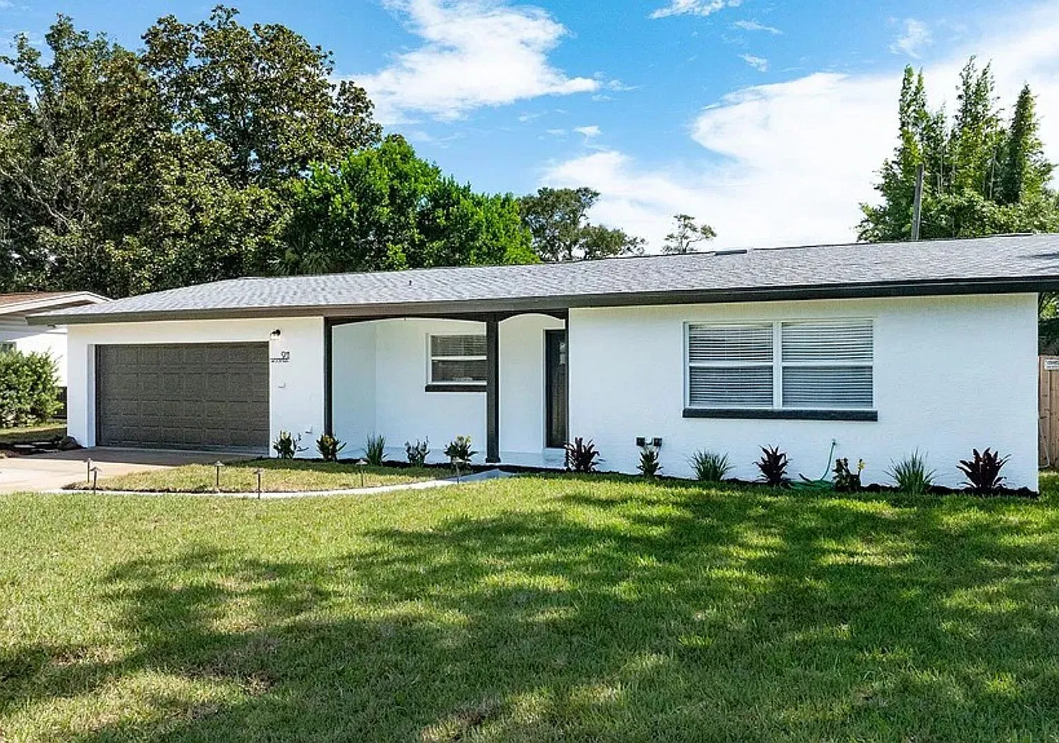 Beautifully Remodeled 4 Bed 2 Bath Pool Home in Ormond Beach — Photo 2