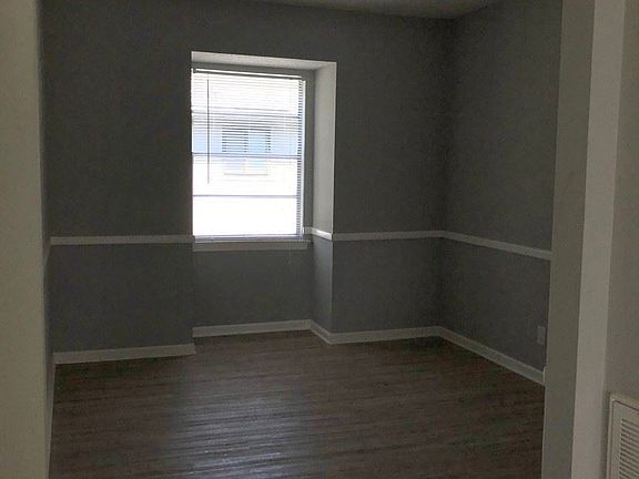 5th image of 2410 Lyndon Ave APT 2