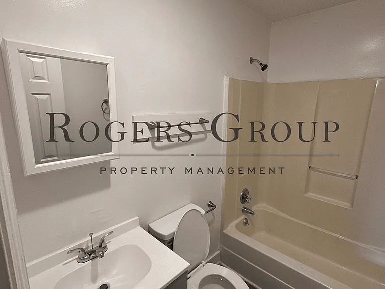 421-423 Ridley St — Photo 9
