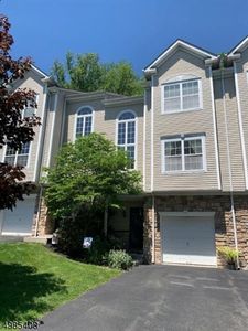 92 Pinehurst Dr, Washington, NJ, 07882