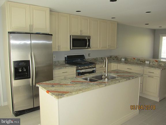 3rd image of 3712 Maryland St