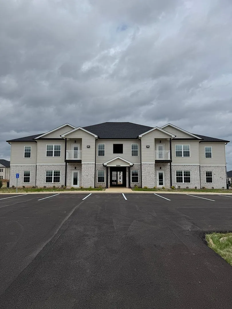 320 Hillview Mills Boulevard — Photo 1