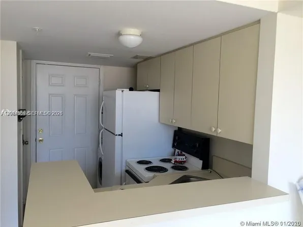 450 SW 3rd St APT 15, Miami, FL 33130