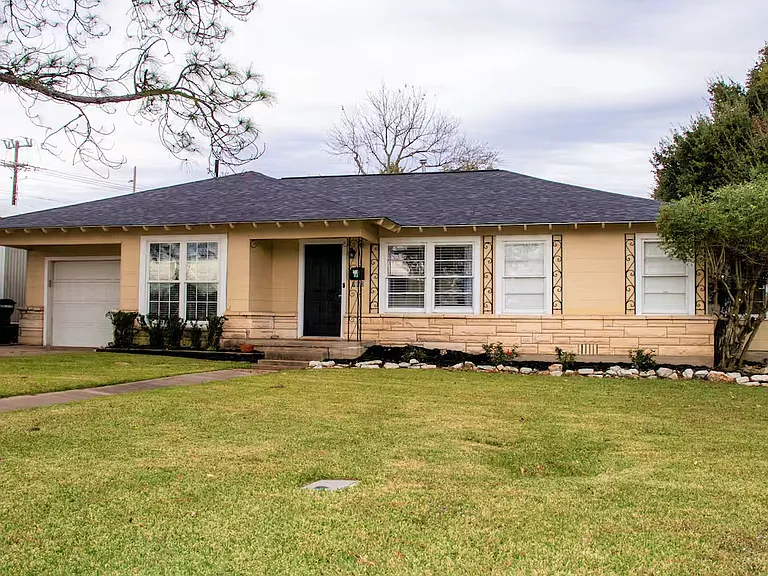 702 Broadmoor Dr — Photo 23