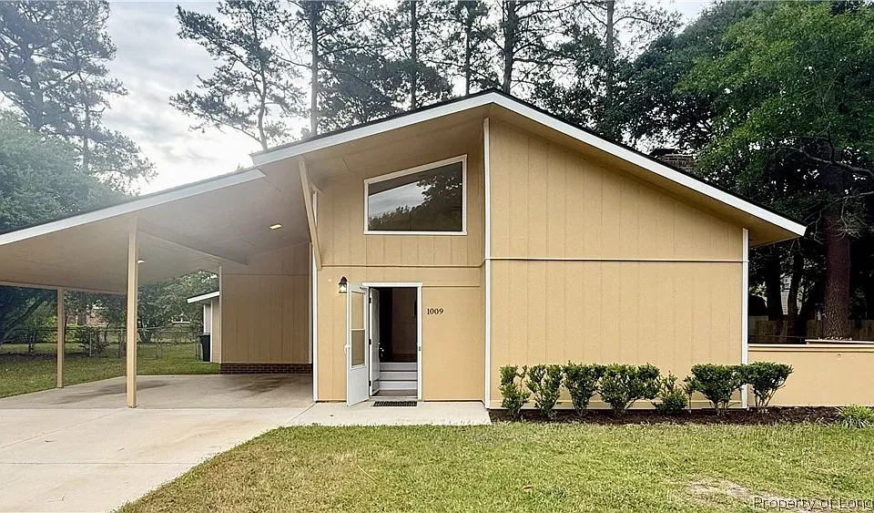 1009 Louisburg Pl