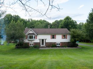 23 N Mount Lebanon Rd, Long Valley, NJ 07853