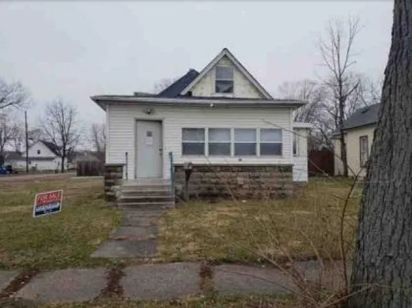 1057 S 4th St, Clinton, IN 47842