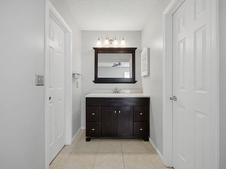 944 Gas Light Ln #1 — Photo 12