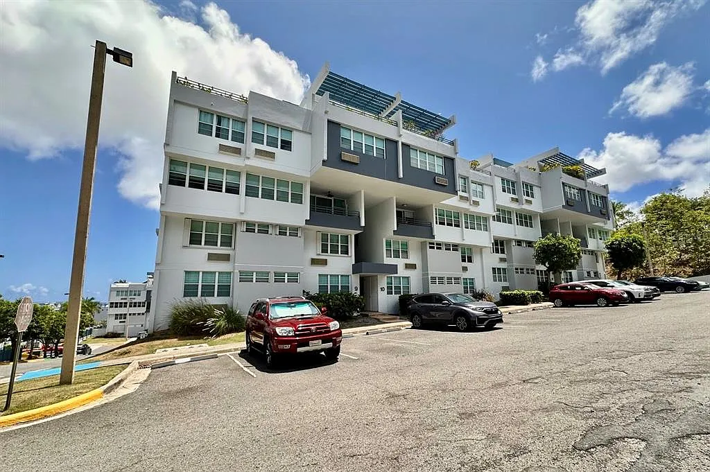 3 bed, 2.5 bath, 1725 sqft, $3,200 — Photo 1