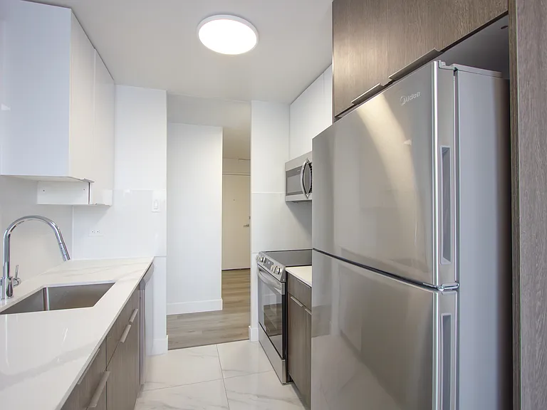 10020 121st St NW — Photo 1