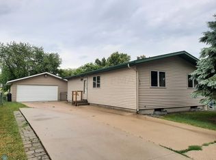 813 31st St N, Fargo, ND 58102