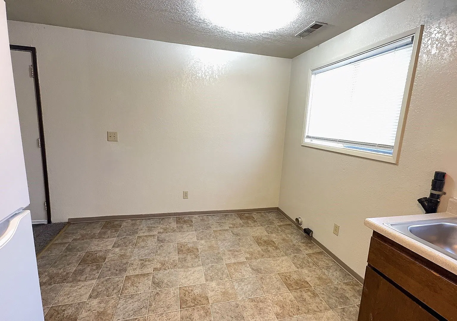616.4n - 2300 Table Rock A-C — Photo 4