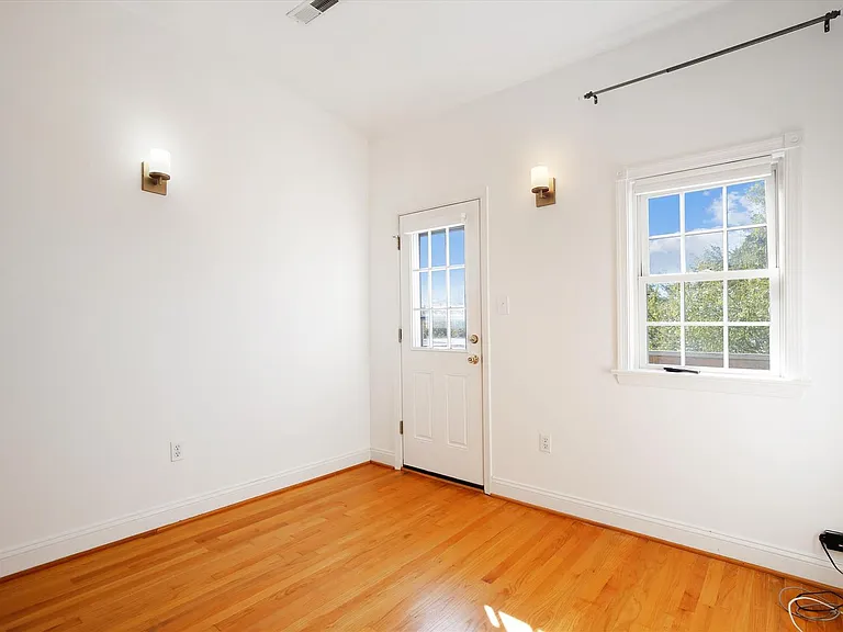 1533 A St NE — Photo 20