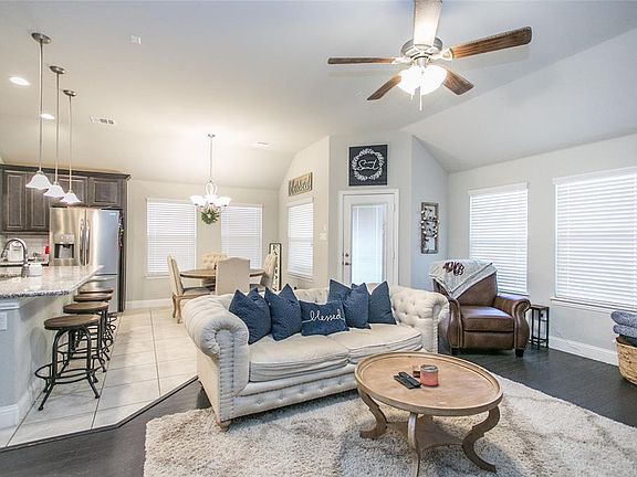 2nd image of 724 Ravenwood Dr