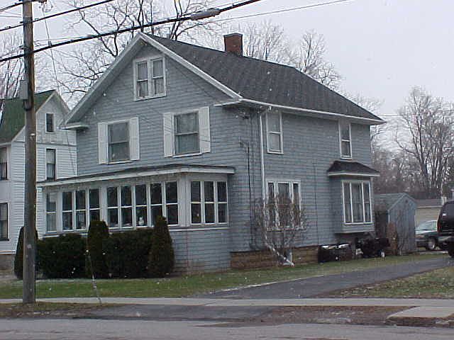 2nd image of 77 Clay St