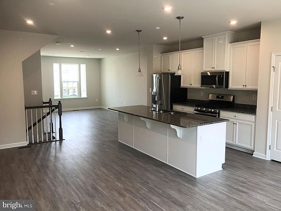 2nd image of 508 Landing Dr