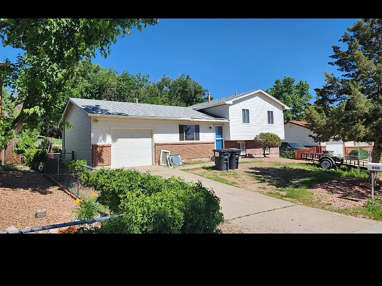 840 Squire St — Photo 1