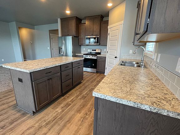 4th image of 8400 Ballard Loop