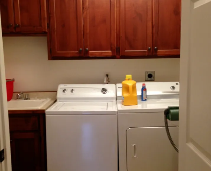 826 Greta Ln — Photo 6