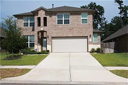 4 bed, 2.5 bath, 2433 sqft, $2,500 — Photo 2