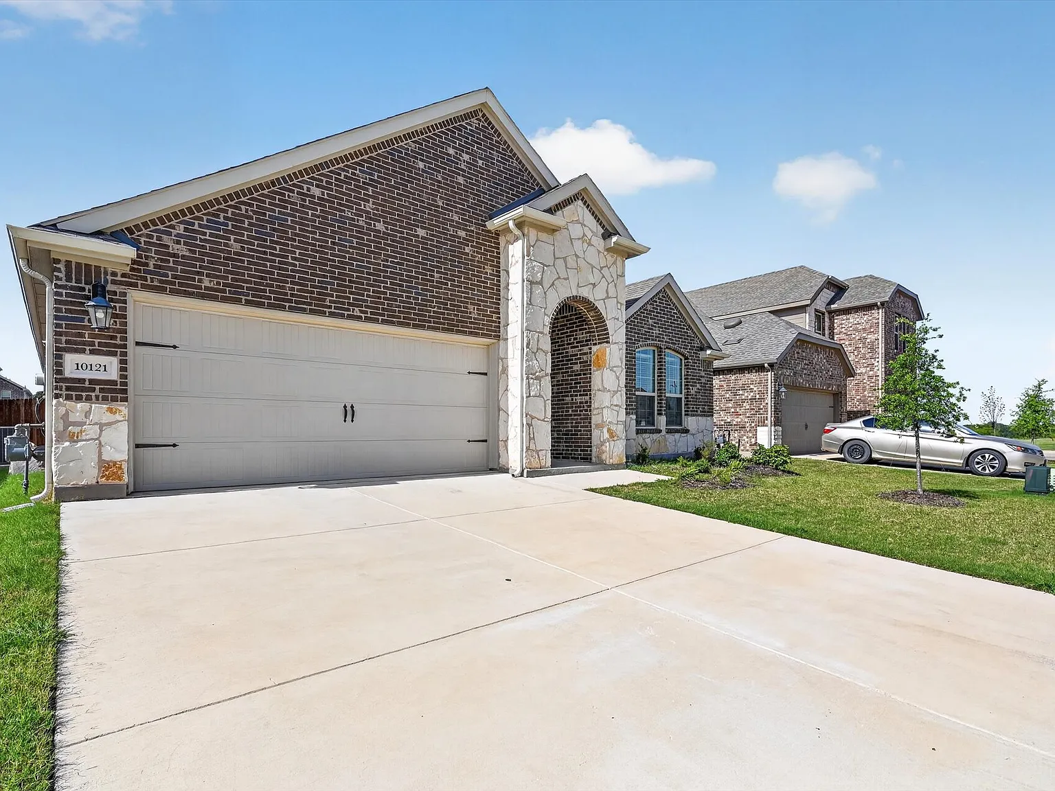 4 bed, 2036 sqft, $2,550 — Photo 2