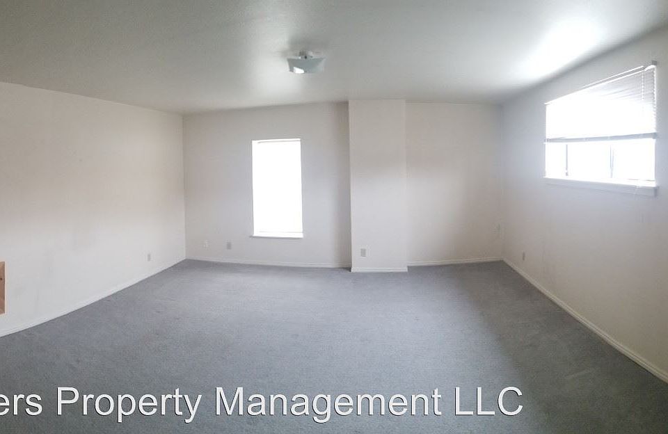 2nd image of 49 E Main St APT 1