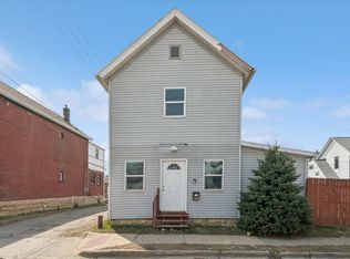 1913 Johnson St, Dubuque, IA 52001