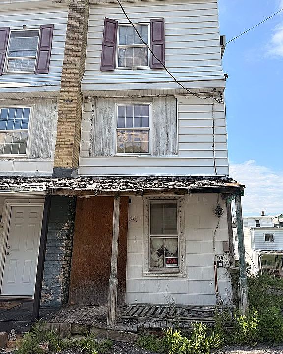 1st image of 219 E Buick St