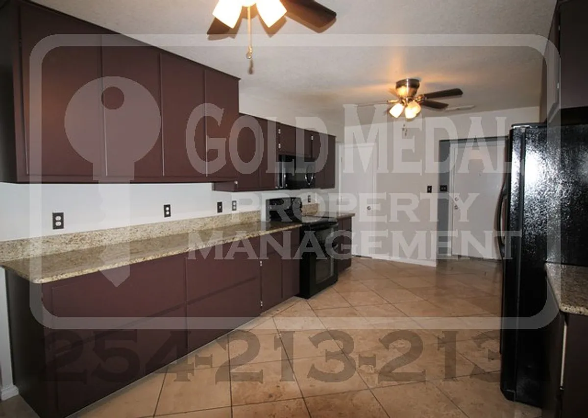Building Photo - 2405 Westwood Dr