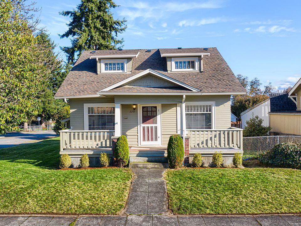 www.LamoureuxRealEstate.com