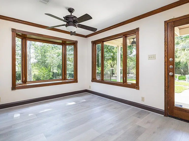 9900 Winding Oak Cir — Photo 6