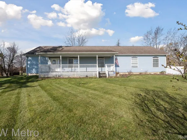 1701 Nicholson Rd, Fowlerville, MI 48836