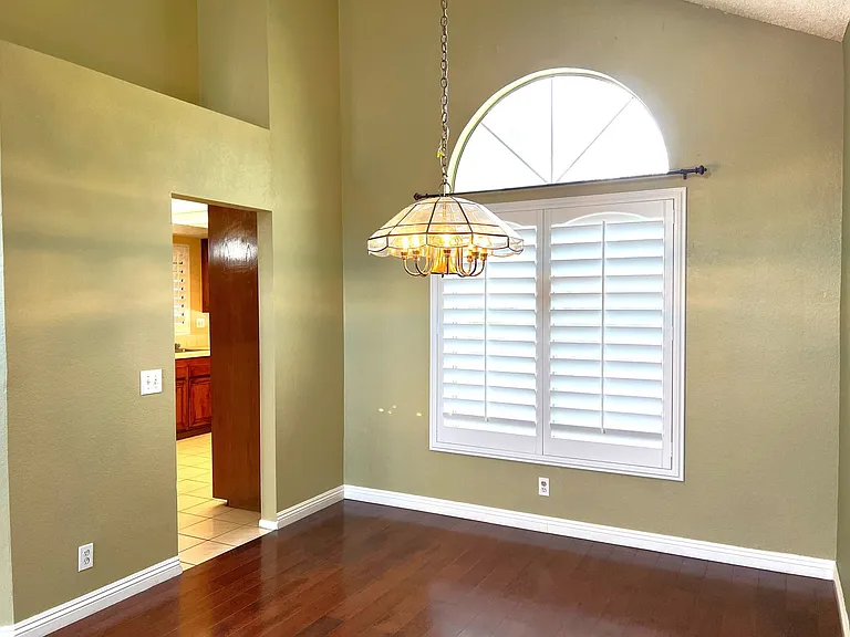 1349 Crestmont Dr — Photo 7