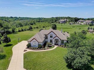 W227S6575 Isabella Ct, Waukesha, WI 53189