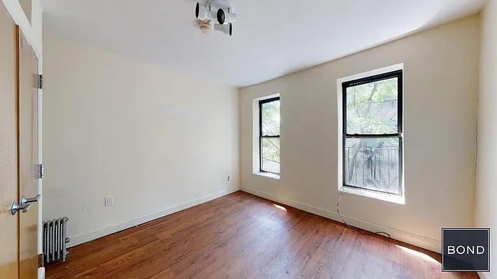 Rented by Bond New York | media 25