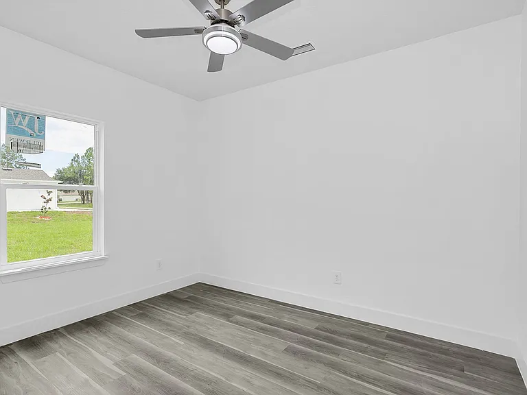 555 Gagnon St SE — Photo 12