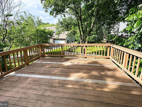 3rd image of 893 Broad Oaks Dr