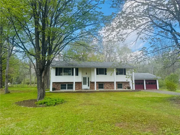 23 Chestnut St, Big Flats, NY 14814