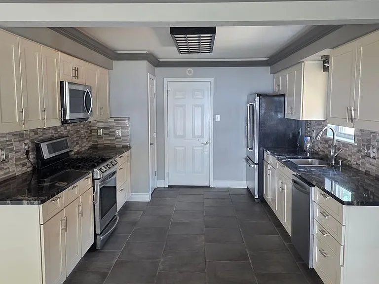 117 Moonraker Dr — Photo 6