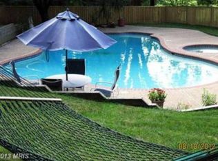 9201 Hidden Creek Dr, Great Falls, VA 22066